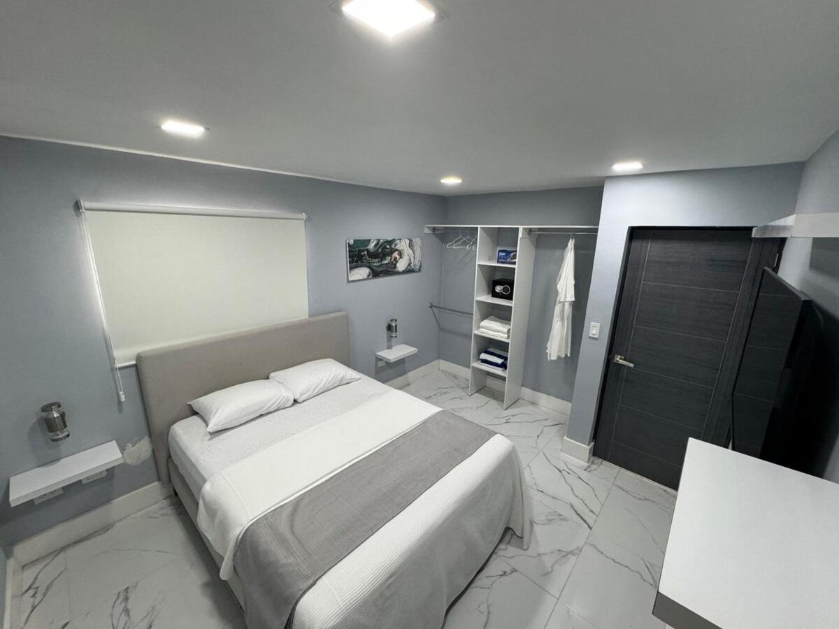 Bed & Breakfast Majestic Blue Bay Of - Up To 14 Pax