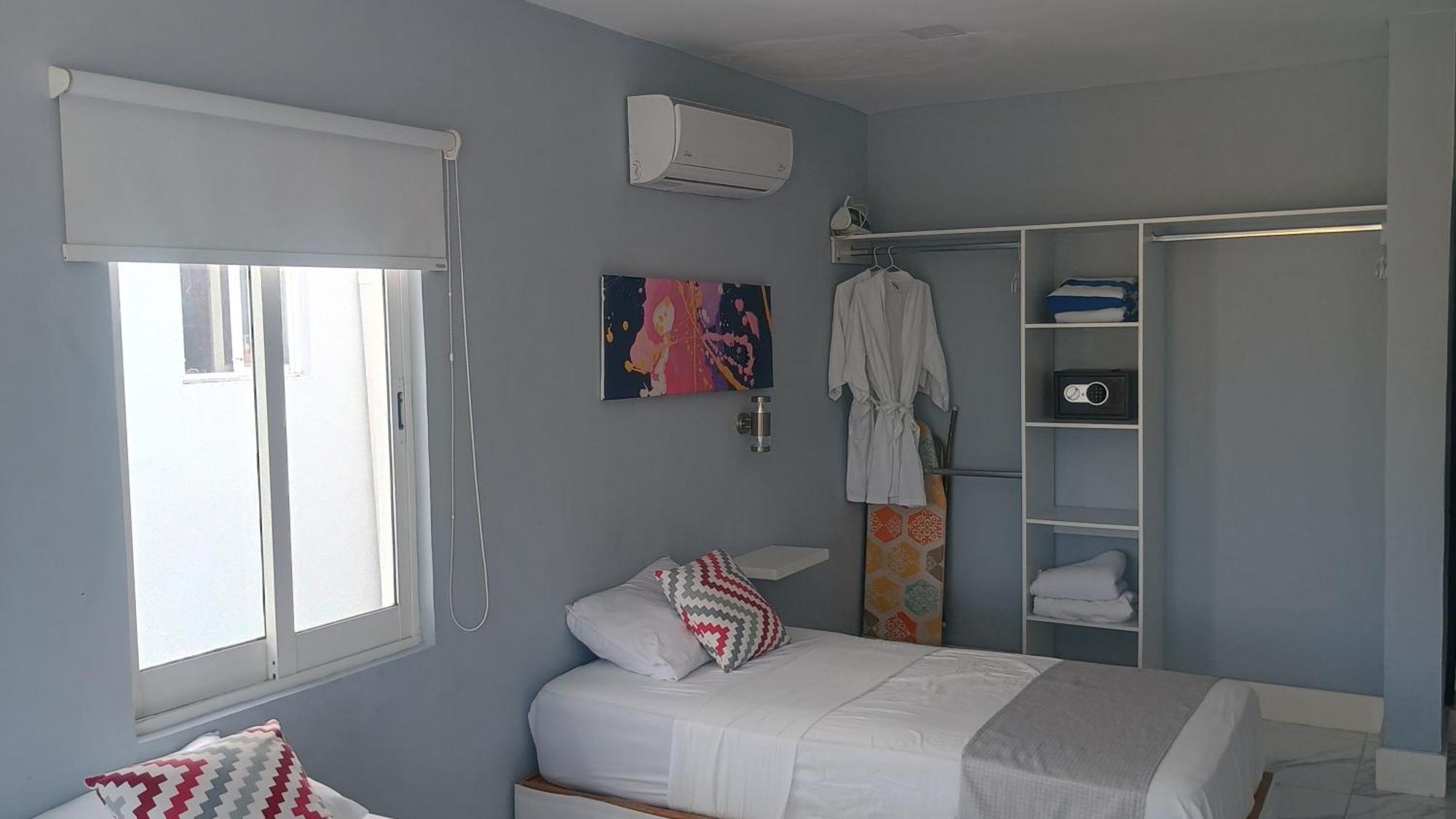 Majestic Blue Bay Of - Up To 14 Pax Bed & Breakfast *