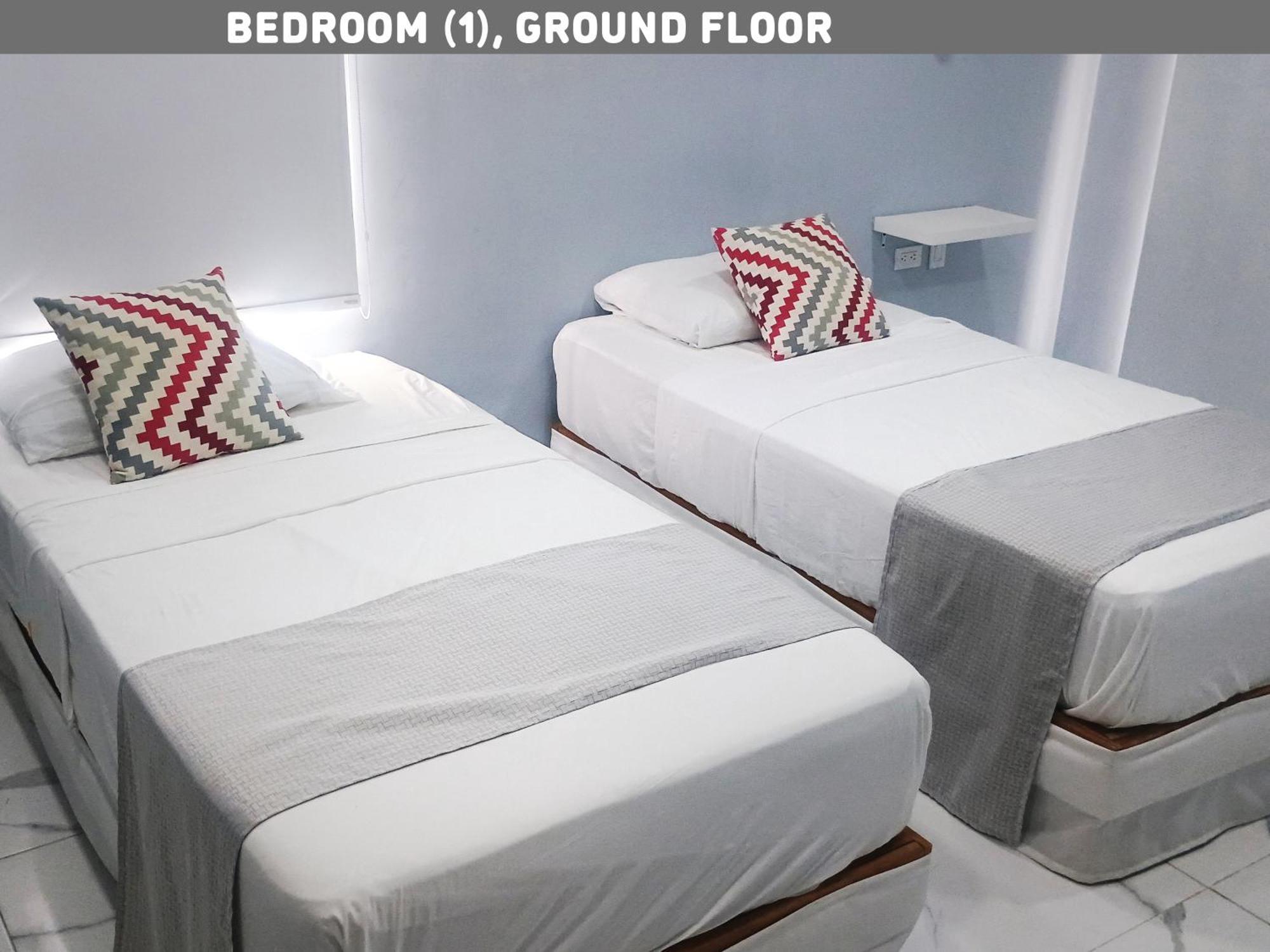 Bed & Breakfast Majestic Blue Bay Of - Up To 14 Pax *