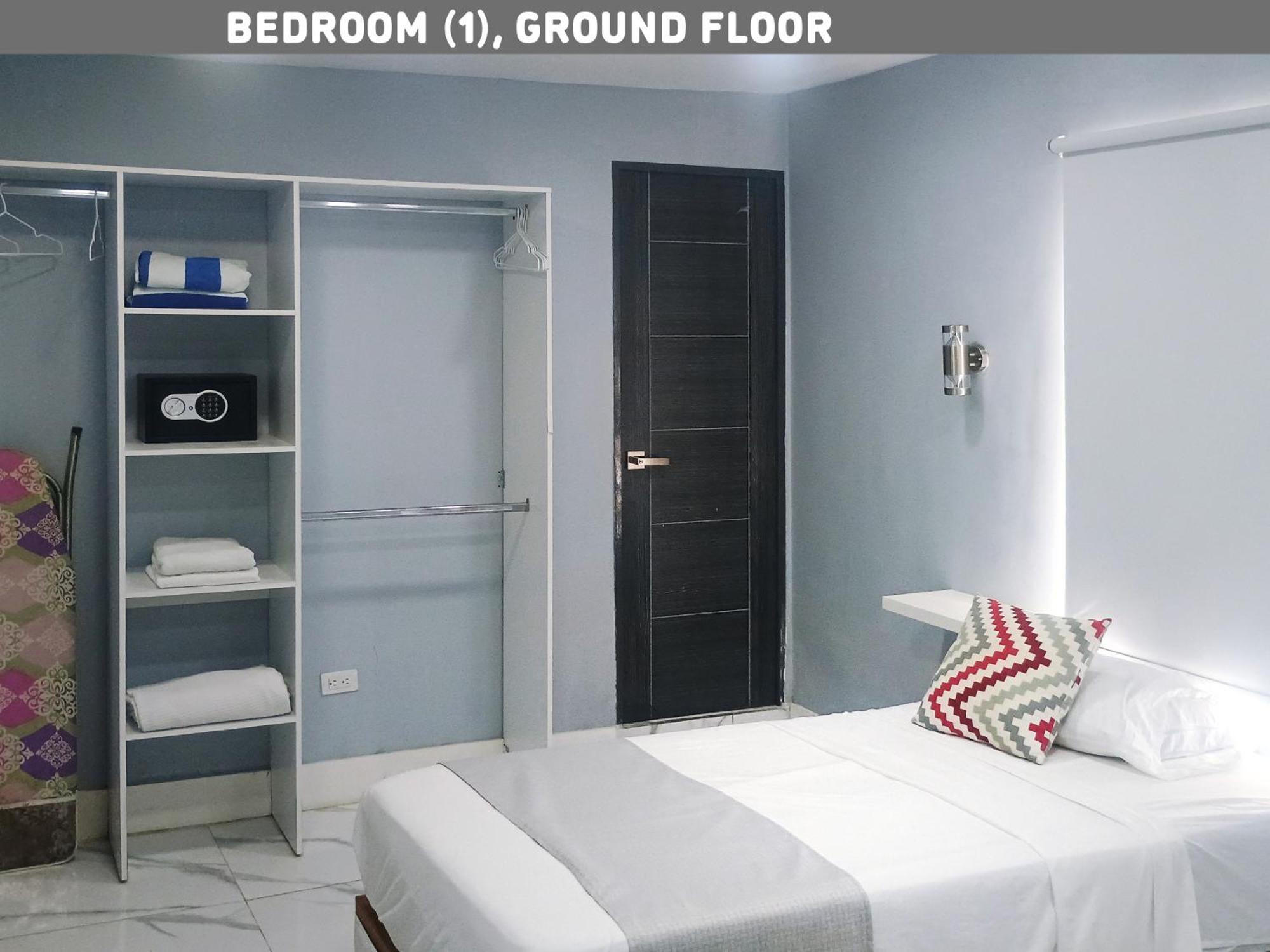 Bed & Breakfast Majestic Blue Bay Of - Up To 14 Pax