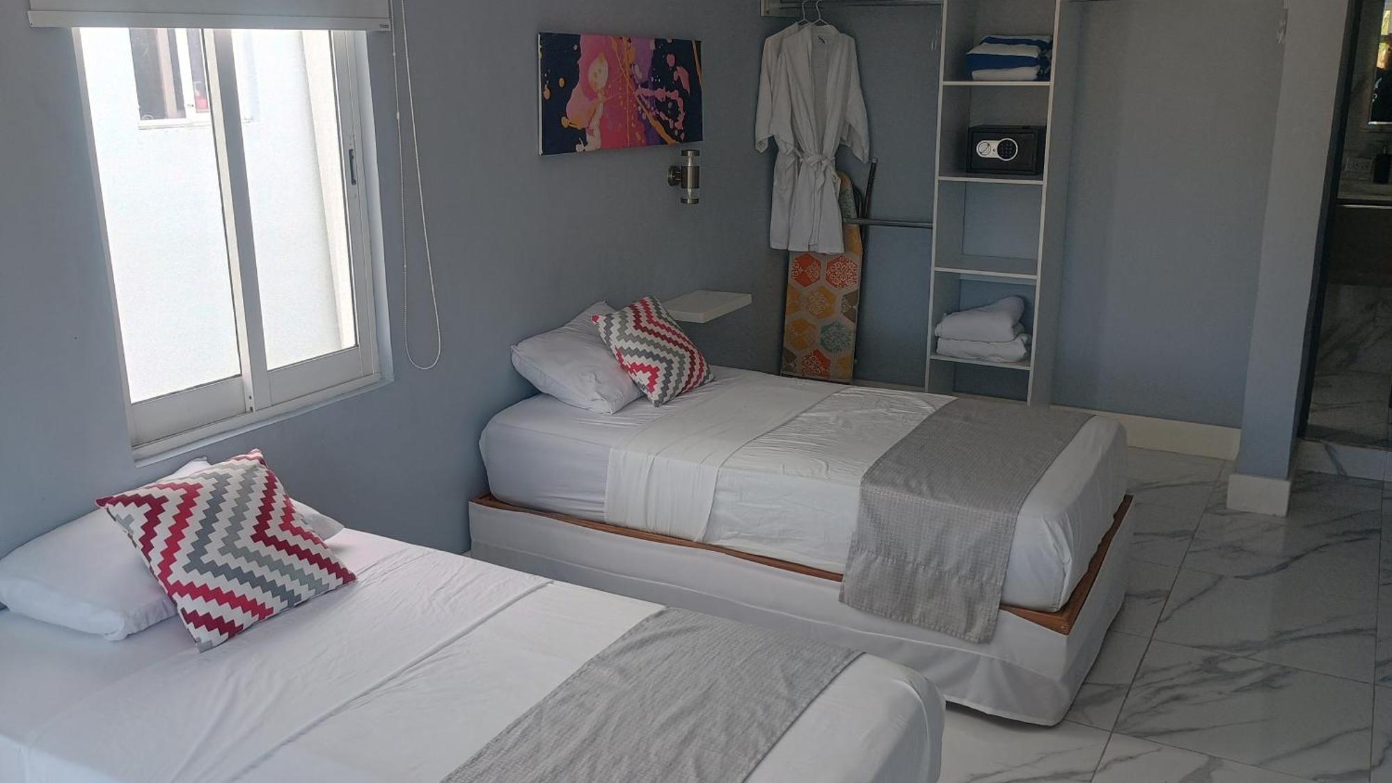 Majestic Blue Bay Of - Up To 14 Pax